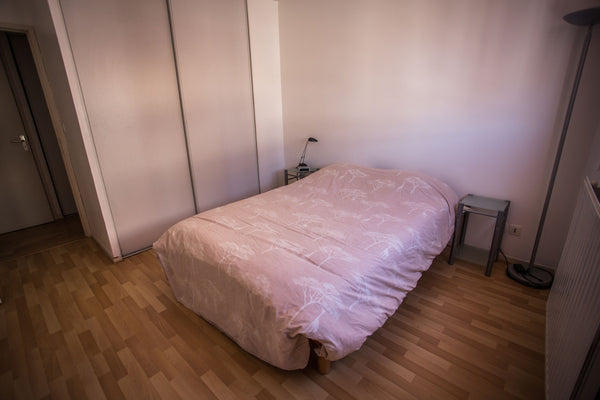 Hi dears, I propose you a private room with double real bed inside. New laundry  Lyon, France Private room, double bed, baby bed Private room in rental unit vacation rental 6122837