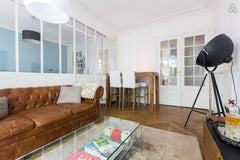 L'appartement est idéalement situé en plein de cœur de paris, au pied de la butt Paris, France Lovely and cosy appartment near Montmartre Entire rental unit vacation rental 13852086