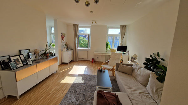 Das Apartment verfügt über ein Bad mit Wanne, eine Waschmaschine und ein separat Vienna, Austria Helle, zentral gelegene Wohnung mit Balkon Entire rental unit vacation rental 52156883