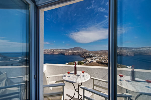 THE CALENDAR IS NOT UPDATED!<br />Please scroll down the page and choose CONTACT  Santorini Akrotiri Panoramic sea view shared pool Room in aparthotel vacation rental 32729022