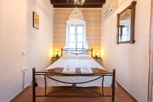 Erato is located on the ground floor. There is a bedroom with a double bed, a pl  Muses-Old Town - Erato Entire rental unit vacation rental 53303065