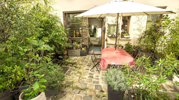 L4appartement en dulex est proche de Bassin de la Villette, du canal Saint-Marti Paris, France Petite maison en duplex avec terrasse arborée Entire loft vacation rental 15559309