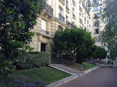 Logement ,dépendance privée , calme situé dans une belle résidence de charme et  Paris, France Studio,  calme Haussmannien, proche Tour Eiffel, Entire rental unit vacation rental 19034477