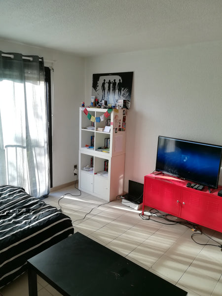 Studio de 27 m², situé près des lignes 10 et 21. Salle de bain équipé, cuisine u Gradignan, France Studio de 27m² près de Bordeaux Entire rental unit vacation rental 19156561