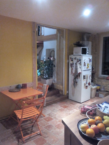 Appartement récemment rénové disponible pour les week ends ! cuisine avec tomett Lyon, France Appart de charme en centre-ville Entire rental unit vacation rental 9428412