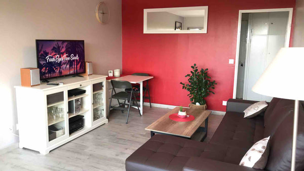 Petit 2 pièces entièrement rénové idéalement situé au 7ème étage d’une résidence Lyon, France Le 7ème ciel aux abords de Fourvière Entire rental unit vacation rental 51272698