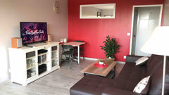 Petit 2 pièces entièrement rénové idéalement situé au 7ème étage d’une résidence Lyon, France Le 7ème ciel aux abords de Fourvière Entire rental unit vacation rental 51272698