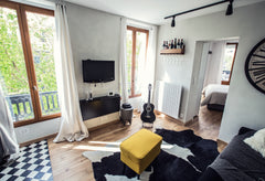 Appartement 2 pièces cozy et parfait pour les amoureux ! 29m2, situé au 2e étage Paris, France Cozy 2 pièces à 2 mins du Canal St Martin Entire rental unit vacation rental 18342079