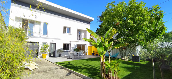 Maison de 160m² à la déco contemporaine, dans un quartier très calme avec commer Pessac, France Maison spacieuse, lumineuse, au calme avec jardin Entire home vacation rental 19016553