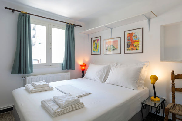 Stylish studio apartment on a green roof top terrace. Located in the heart of At Athens, Attica, Greece Enticing roof top studio in Athens city centre! Entire rental unit vacation rental 35986027