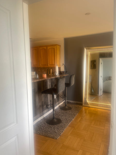 Comfortable living five mins away from shopping mall/ movie theater, great resta  Rental unit in The Bronx · 1 bedroom · 1 bed · 1 bath Entire rental unit vacation rental 691161893025139013