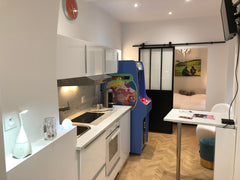 Au cœur du secteur classé au patrimoine mondial de l'UNESCO, ce charmant T2 enti Lyon, France Aux Lyonnais, T2 sur cour, coeur Vieux Lyon Entire rental unit vacation rental 40029143