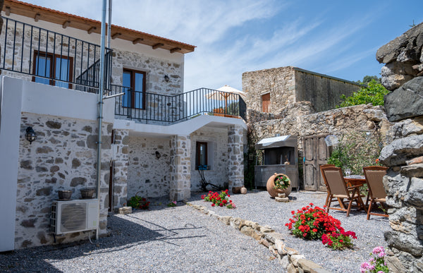 Relax with all your family members in a peaceful place with a mountain view.<br   Villa Sunshine Crete Entire villa vacation rental 563472233674448382