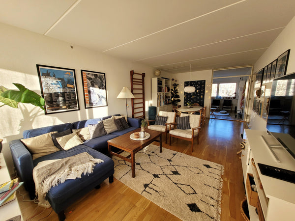 Cozy and spacious apartment (109 m2) located in a vibrant neighbourhood with ton  Cozy and spacious apartment with amazing location Entire rental unit vacation rental 44010731