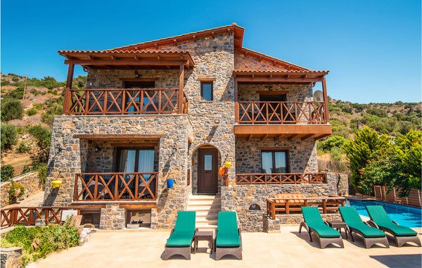 This amazing holiday property will please guests of all ages. <br />The villa ha  Stunning home in Milatos with 5 Bedrooms, Jacuzzi Entire home vacation rental 21340471