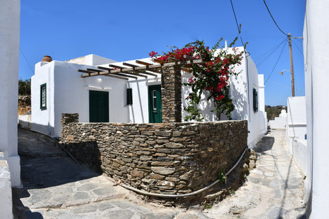A modest house honouring the traditional medieval architecture, situated in a st  Fyrou: An Idyllic Traditional Experience Cycladic home vacation rental 37848461