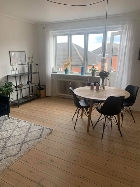 Hyggelig 2-værelses lejlighed tæt på Metro og Amager Strand. Metroen kører til l Copenhagen, Denmark Skøn 2-værelses lejlighed med to altaner Entire rental unit vacation rental 49601400