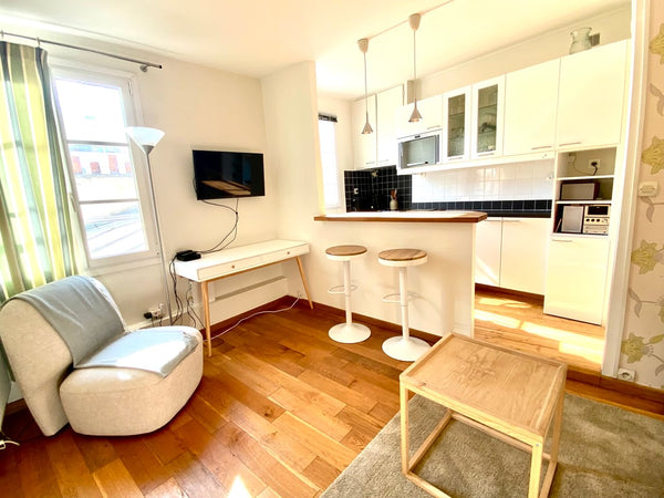 A charming studio that's perfect for 2. There are also plenty of green spaces no  GuestReady - Cozy studio in Invalides Entire rental unit vacation rental 30000918