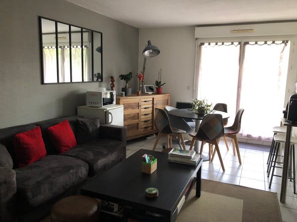 Proche de l'arrêt de tram, vous pourrez aller très facilement dans le vieux Bord Martignas-sur-Jalle, France Appart 4 personnes,  Chartrons proche tram Entire condo vacation rental 34251202