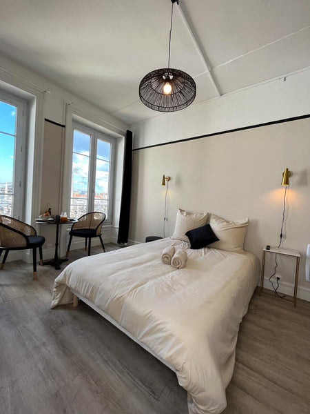 Profitez d'un logement élégant et central.<br /><br /><b>The space</b><br />Vene Lyon, France Suite Athos - Proche centre ville gare perrache Entire rental unit vacation rental 726515196000095003