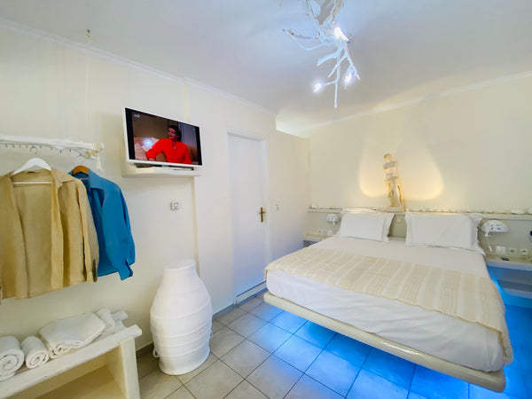 Excellent  location<br /><br />This is a garden floor deluxe studio with king si Greece Milos vacation home/King size mattress/Garden 2 Room in hotel vacation rental 50292881