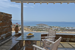 The main characteristic of this stone-built guest house is its magnificent view. Greece petra & fos kapari Cycladic home vacation rental 40914119