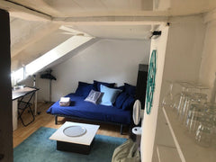 Studette, South Pigalle, en fond de cour, calme et lumineuse dans un quartier tr Paris, France Quiet and cosy little flat in Montmartre Entire rental unit vacation rental 20740049