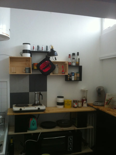 Appartement très lumineux au 3ième étages d'un vieille immeuble bordelais. Parfa  Studio Gambetta Entire rental unit vacation rental 21842010