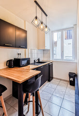 Located in the pleasant district of Croix-Rousse, close to Tête d'Or park (7-10m Lyon, France Renovated studio • Croix-Rousse near Tête d'Or Entire rental unit vacation rental 47491999