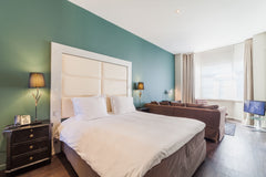Stylish comfortable studio suite<br /><br /><b>The space</b><br />The Studio Sui Brussels, Belgium Stylish Air-conditioned Studio Suites Grand Place Entire rental unit vacation rental 23127112