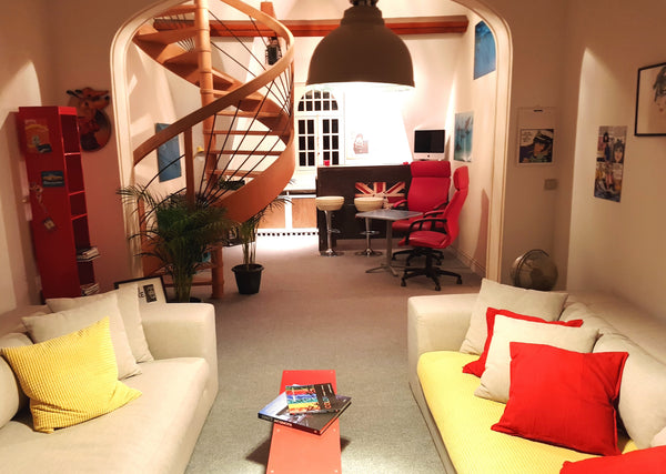 Votre appartement avec salon, terrasse privée et salle de bain, dans une maison  Bormes-les-Mimosas, France Penthouse de 2 chambres dans Maison Art Déco Entire condo vacation rental 22969781