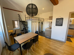 Au cœur du vieux lyon, Montée du Gourguillon qui se situe entre la rue du Boeuf  Régnié-Durette, France Vieux Lyon : bel appartement 2 pièces Mezzanine Entire rental unit vacation rental 686101471936832323