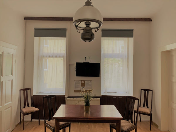 Das Apartment hat eine Etage für sich. Das zwei Zimmer Apartment in ruhiger Inne  Apartment Wien Nahe Naschmarkt, Oper, Hauptbahnhof Entire rental unit vacation rental 40244593