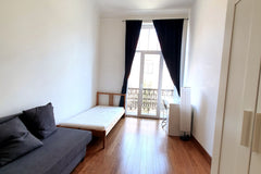 Cet hébergement de charme offre un accès facile aux boutiques et restaurants pop  Ravissante chambre dans une colocation Private room in casa particular vacation rental 658499444814990469