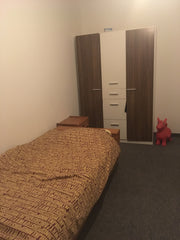 Die Wohnung ist neu und mit den öffentlichen Verkehrsmittel leicht zu erreichen.  Miet Zimmer Private room in rental unit vacation rental 22993234