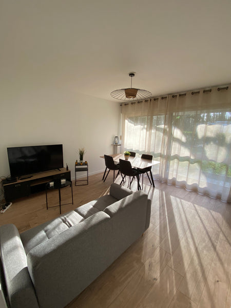 Appartement entièrement rénové et équipé pour un confort optimal. Situé dans une Blanquefort, France Appartement calme et spacieux en rez-de-chaussée. Entire condo vacation rental 53966881