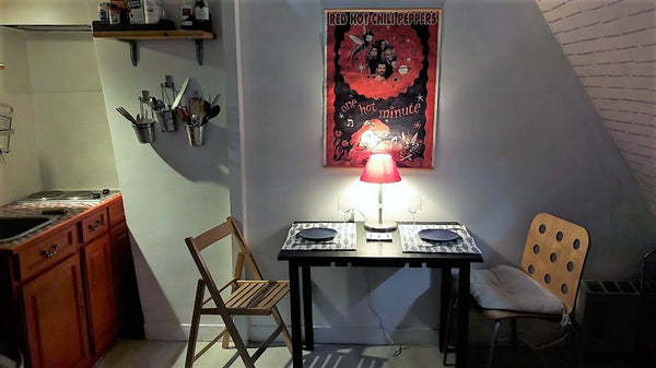 In the center of Paris, little studio with bed in 