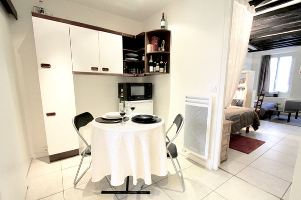 Studio reserved only for girls <br />**IF you snore, please do not make booking. Paris, France Amélie's  Cozy House only for girls Shared room in rental unit vacation rental 6225635
