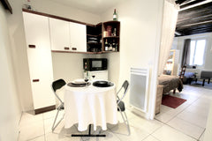 Studio reserved only for girls <br />**IF you snore, please do not make booking. Paris, France Amélie's  Cozy House only for girls Shared room in rental unit vacation rental 6225635