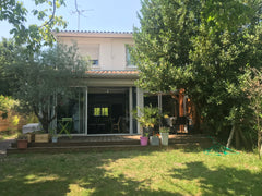 Ce logement familial est proche de tous les sites et commodités. Gradignan, France Maison familiale avec piscine Entire home vacation rental 51136518
