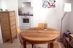 42 sq m, ground floor, practical, clean and quiet.<br />Bedroom with a king size Paris, France Confortable flat - Ideal for 2 ! Entire rental unit vacation rental 113011