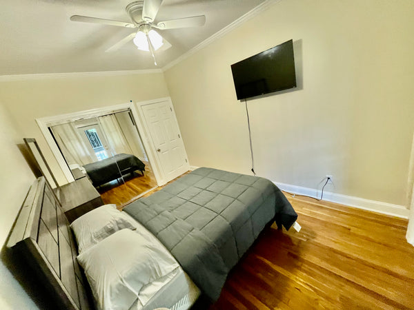 Peaceful private room located near public transportation food and landmarks. Ple New York, NY Home in Brooklyn · ★New · 2 bedrooms · 1 bath Private room in home vacation rental 1063126161307363729
