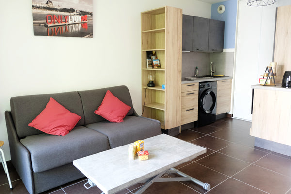 Studio avec balcon dans le 7ème arrondissement de Lyon, à proximité de la gare J France Studio avec balcon  Lyon Centre Entire condo vacation rental 48994839