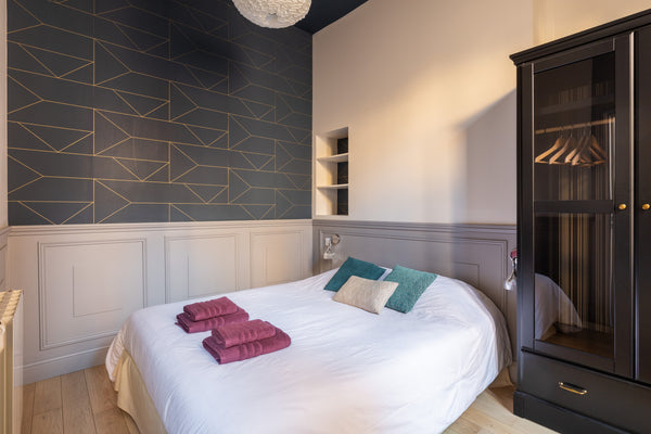 Luminous charming apartment, just redecorated, in classified building of the 18t Lyon, France Cosy apartment ideally located in the Old Town Entire rental unit vacation rental 20899336
