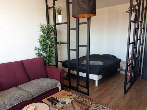 Appartement T1 agréable et pratique, à deux pas des commerces de la place Nansou Bordeaux, France Agréable T1 avec vue sur les toits de Bordeaux Entire condo vacation rental 44205062