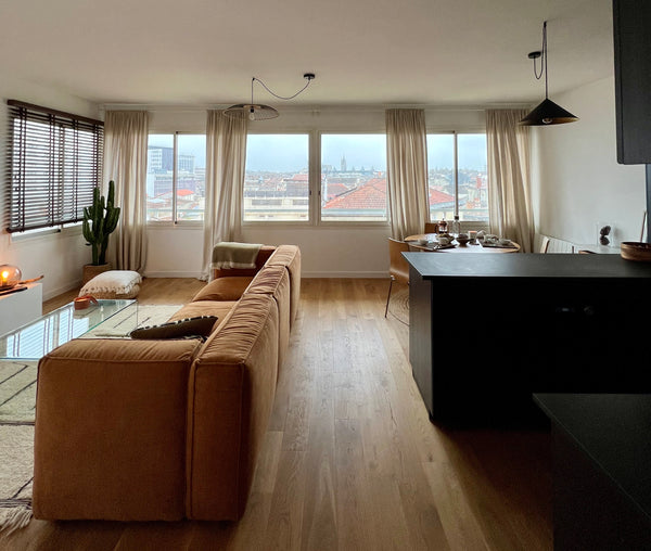 Appartement T2 bénéficiant d'une vue sur les toits et clochers de la ville de Bo Bordeaux, France Magnifique appartement vue panoramique & piscine Entire rental unit vacation rental 54383894