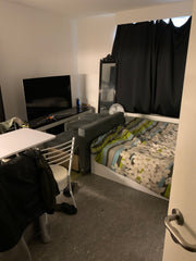 Studio propre comprenant un espace où dormir un coin cuisine et une salle de bai Jette, Belgium Studio Private room in rental unit vacation rental 41079972