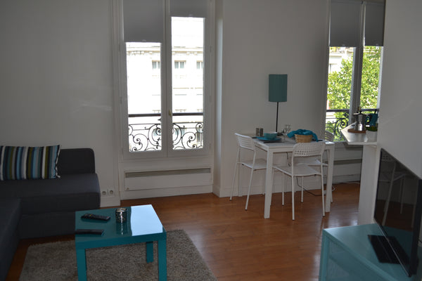 Joli appartement équipé tout neuf. Avec vu sur la petite place Léon Blum et le m Paris, France Casadante Entire rental unit vacation rental 6936772