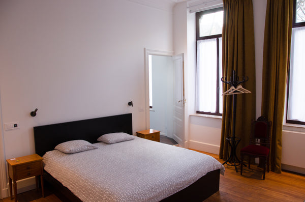 Albert Molière est une maison de maître bruxelloise de 1906, adaptée pour vous a Brussels, Belgium Albert Molière : grande chambre double Room in bed and breakfast vacation rental 29624818