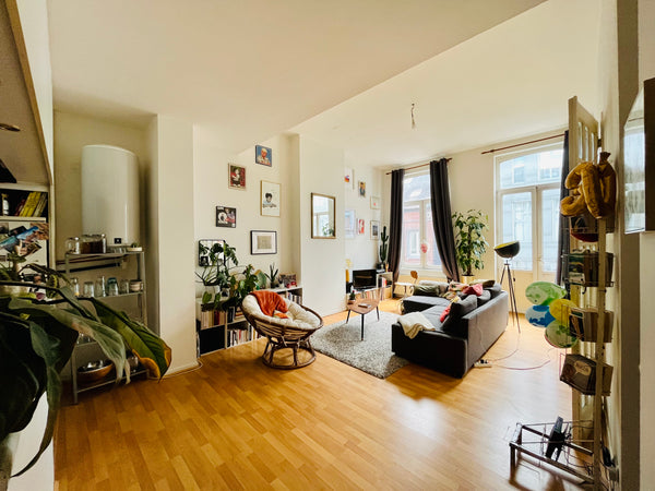 Spacious 100 m² flat in a very dynamic area of Brussels. The heart of the city a Brussels, Belgium Bel appartement haut de plafond - super quartier Entire rental unit vacation rental 563619255612873948